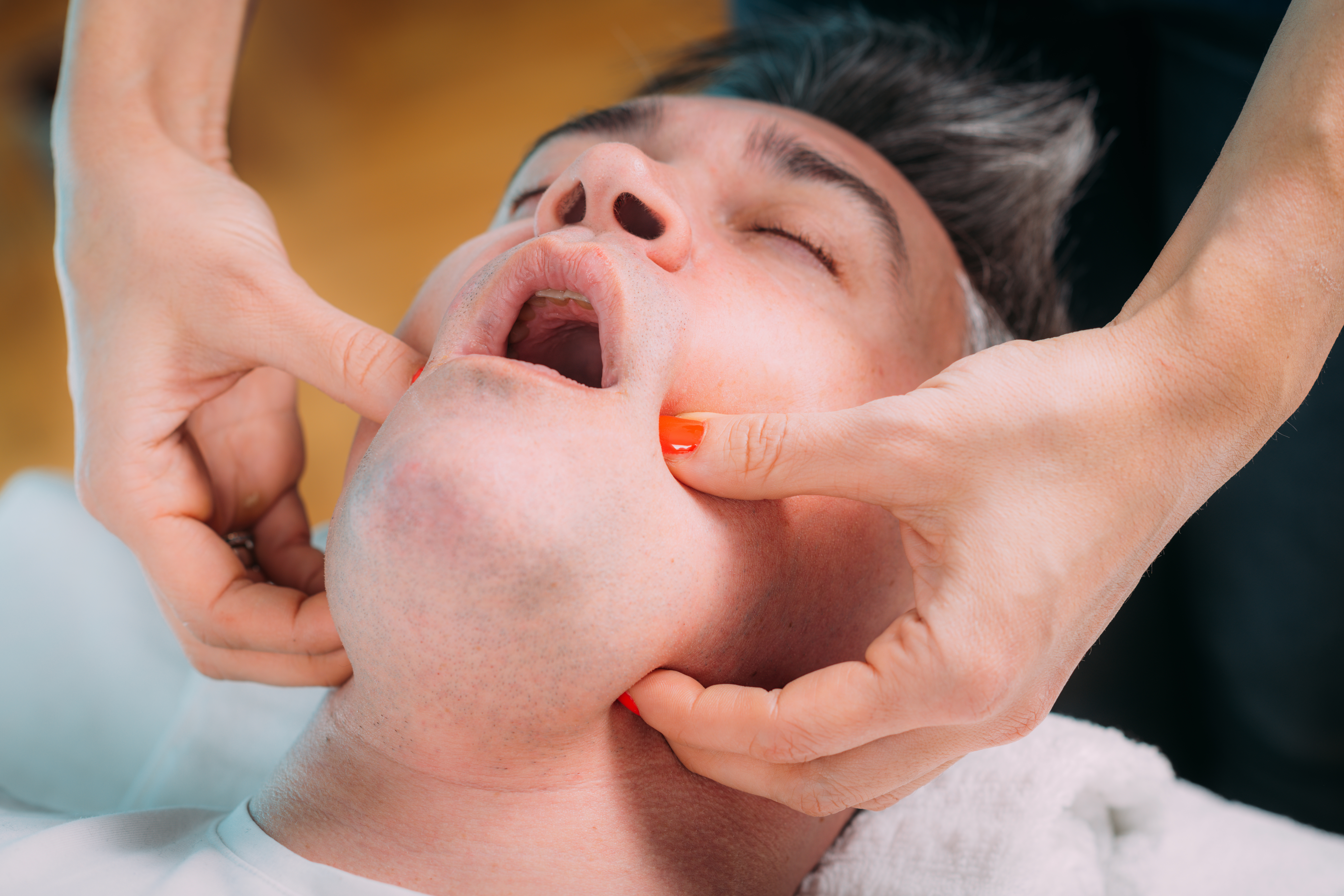 Occlusal splint for TMJ disc displacement and repositioning
